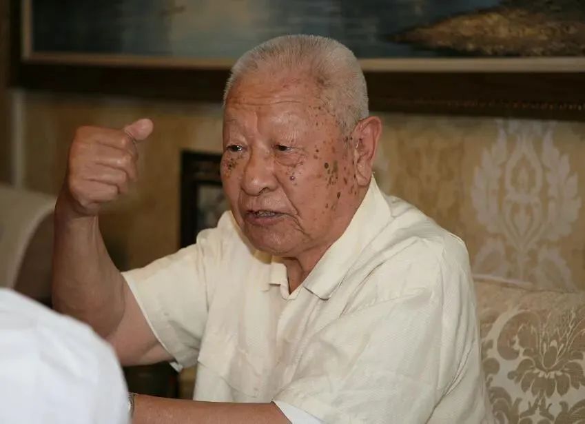 “神炮將軍”去世，打最狠的仗，寫最美情書