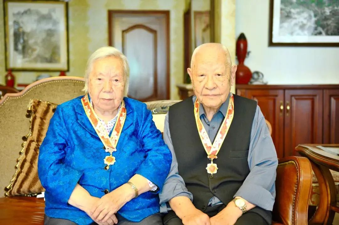 “神炮將軍”去世，打最狠的仗，寫最美情書