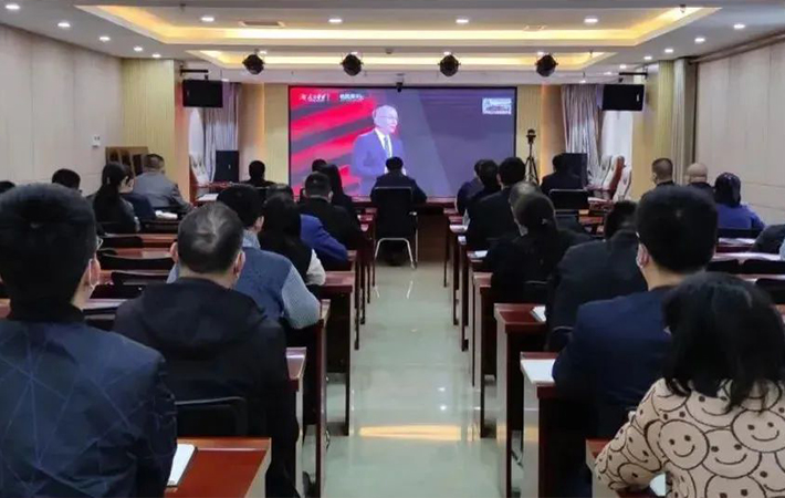 河北省張家口市工業和信息化局召開黨組理論學習中心組（擴大）學習會議專題學習2022年全國“兩會”精神