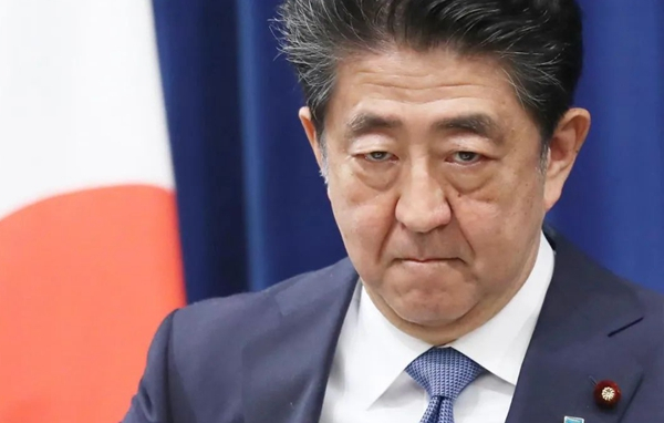 安倍晉三遇襲，退休了仍積極“下場”