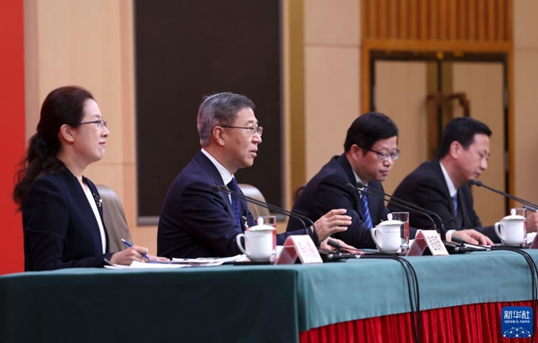 二十大新聞中心舉行首場記者招待會(huì)