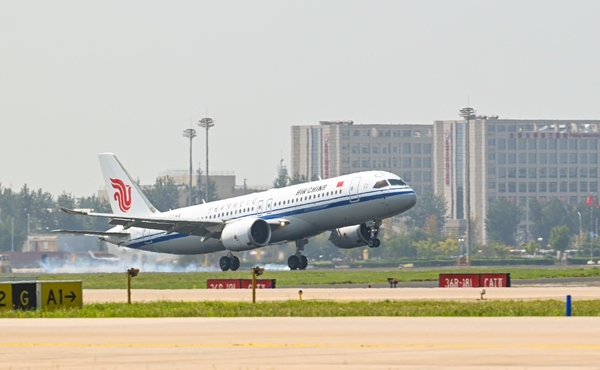 國航正式引進(jìn)首架C919國產(chǎn)大飛機(jī)