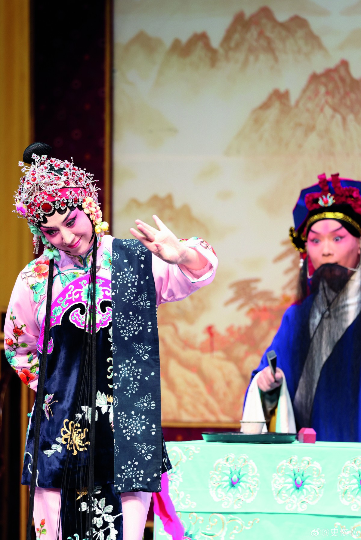 史依弘，一亮嗓就是國色天香