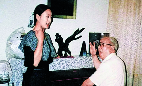 史依弘，一亮嗓就是國色天香